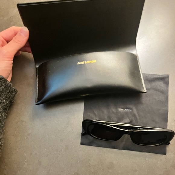 Yes Saint Laurent Sunglasses: SL 557 SHADE - Picture 3 of 5